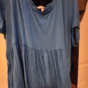 Short sleeve  3x top with a flowing bottom (blue)